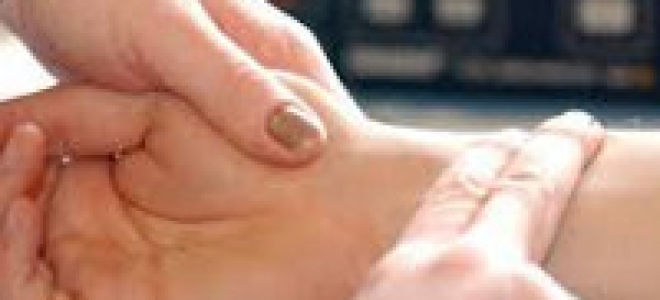 Ноющая боль в сердце и учащенное сердцебиение, тахикардия: причины, лечение