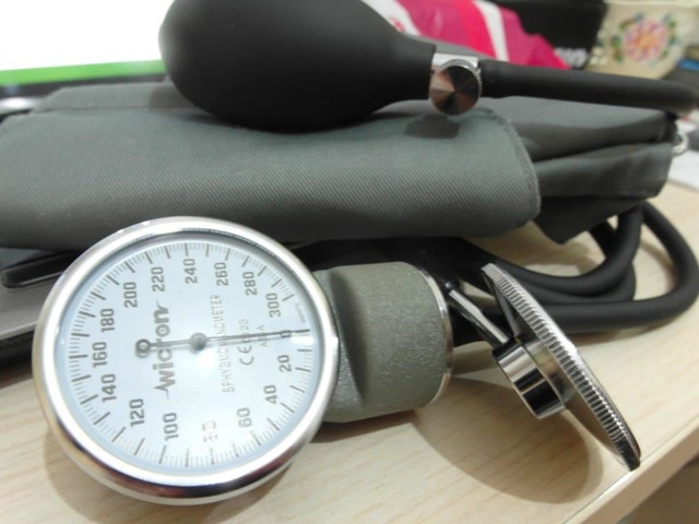 Как правильно измерить артериальное давление механическим тонометром?