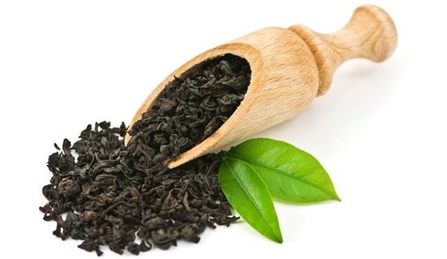 Черный чай повышает или понижает давление при гипертонии?