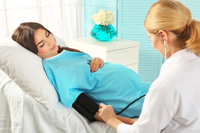 Как понизить давление при беременности народными средствами: что делать