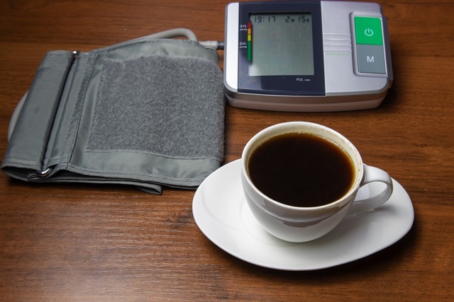 Кофе повышает или понижает артериальное давление человека?
