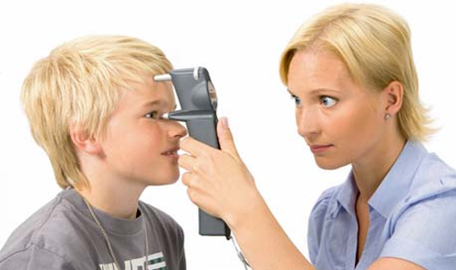 Как снизить глазное давление в домашних условиях: лечение