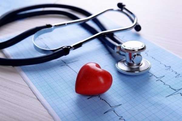 Чем отличается тахикардия от аритмии сердца