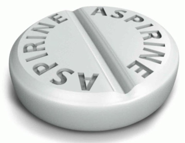 Можно ли принимать аспирин при гипертонии: он повышает или понижает давление?