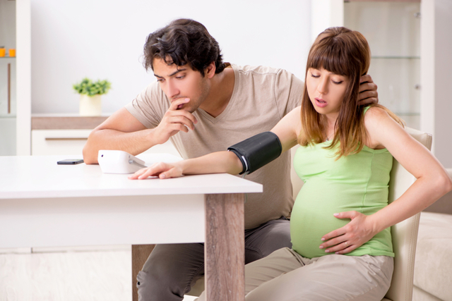 Болит сердце при беременности на ранних сроках и в третьем триместре: причины, что делать